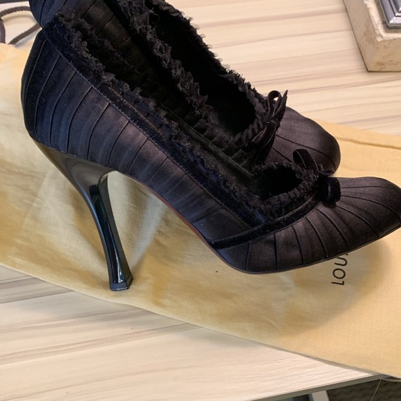 Louis Vuitton Black Pleated Satin Balmoral Pumps - Picture 5 of 11